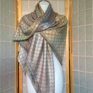 Auth Gucci scarf/shawl GG logo silk/wool 140 x 140 Multicolor Grey